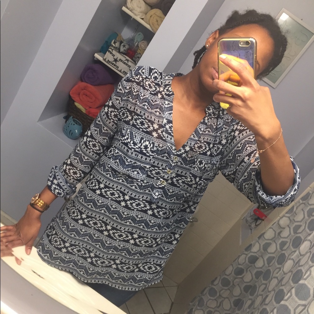 🚨🚨SALE::Cute dressy blouse🚨🚨